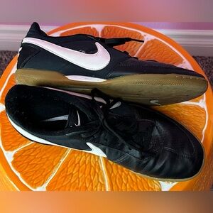 Nike davinho indoor soccer shoes